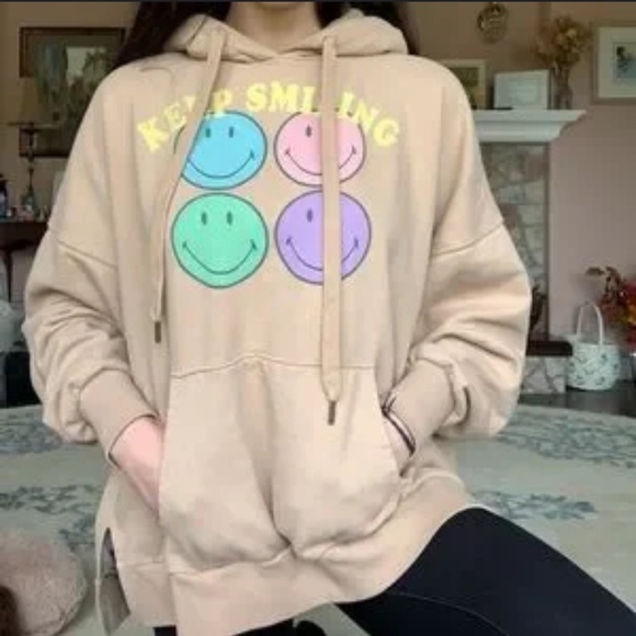 NWT American Eagle Keep Smiling Oversized Sweatshirt Hoodie Size Medium Soft - Picture 1 of 11